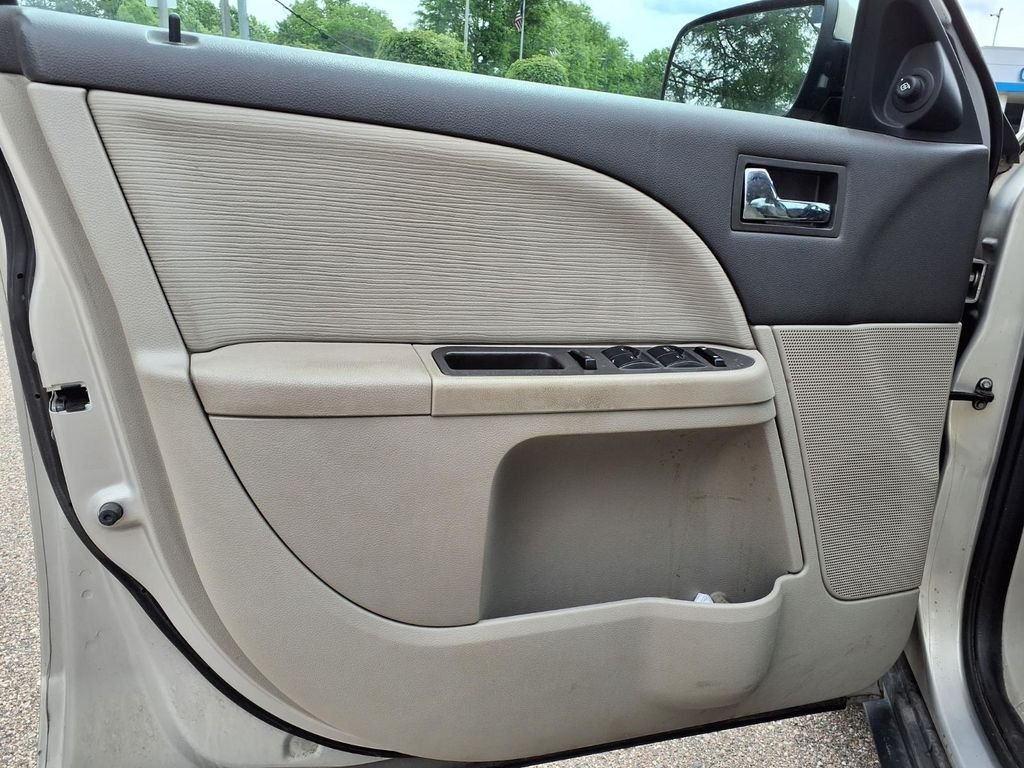 Used 2009 Silver Ford SE image 9