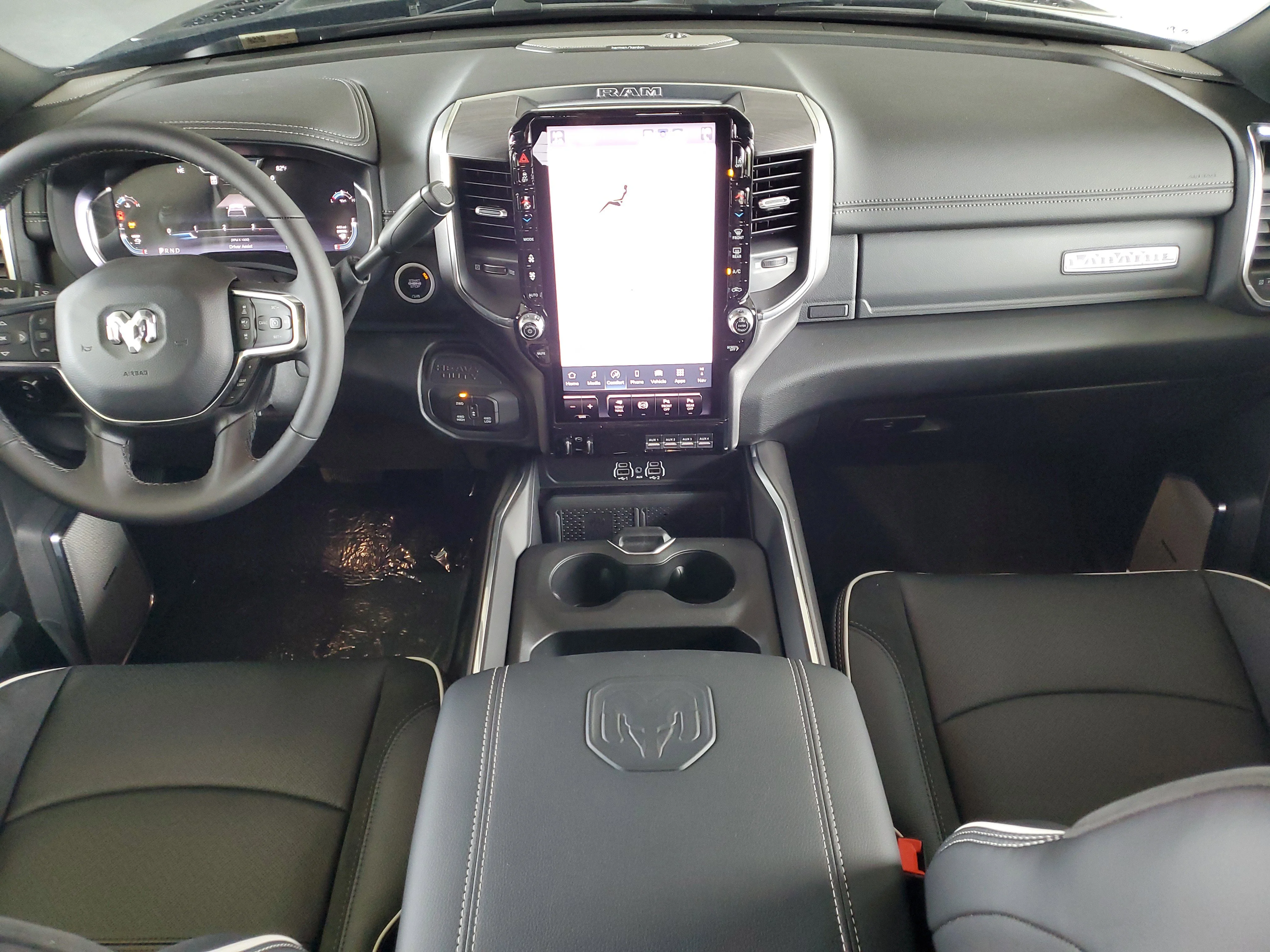 New 2026 Diamond Black Crystal Pearl-Coat Exterior Paint RAM Laramie image 10