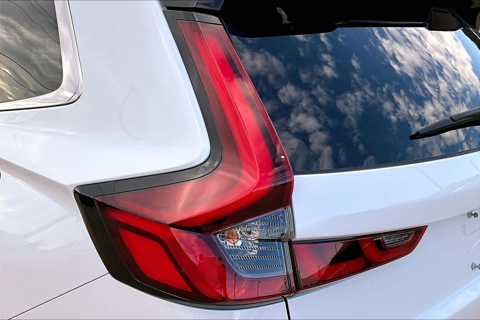 Used 2023 Platinum White Pearl Honda Sport Touring image 28