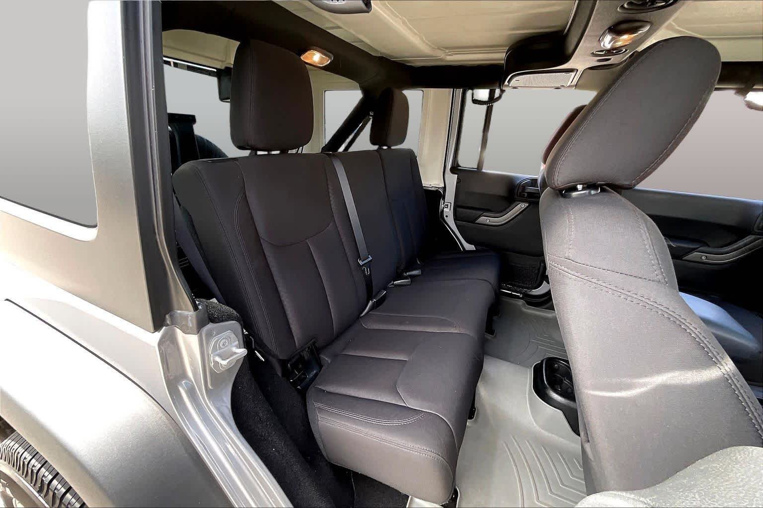 Used 2017 Billet Silver Metallic Clearcoat Jeep Sport image 19