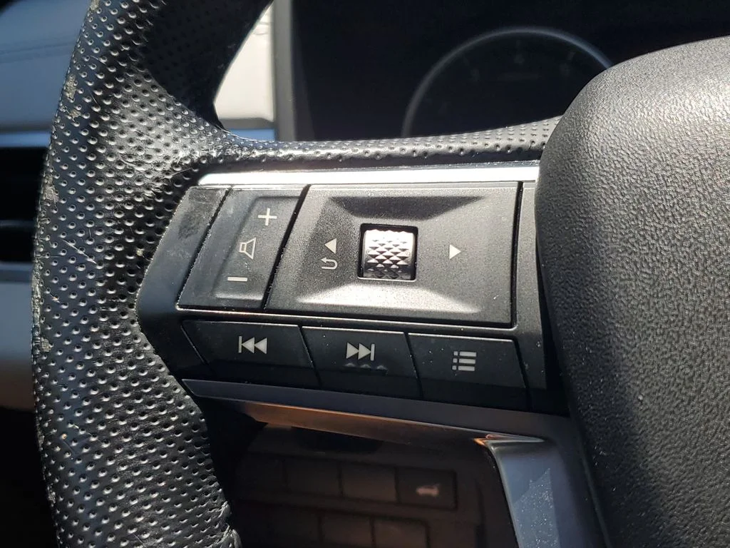 Used 2022  Mitsubishi SEL image 24