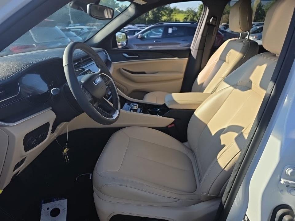 Used 2023 White Jeep Limited image 5