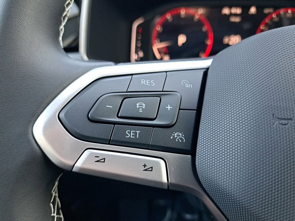 2025 Volkswagen Taos SEL - Photo 30