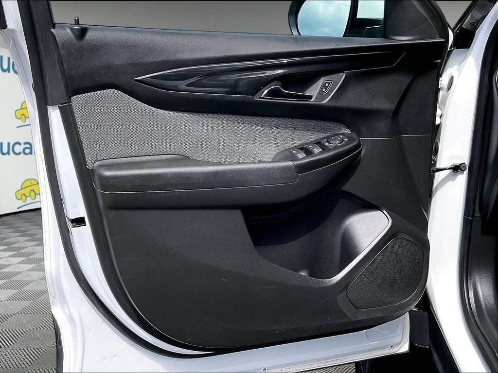 Used 2025 White Chevrolet LT image 9