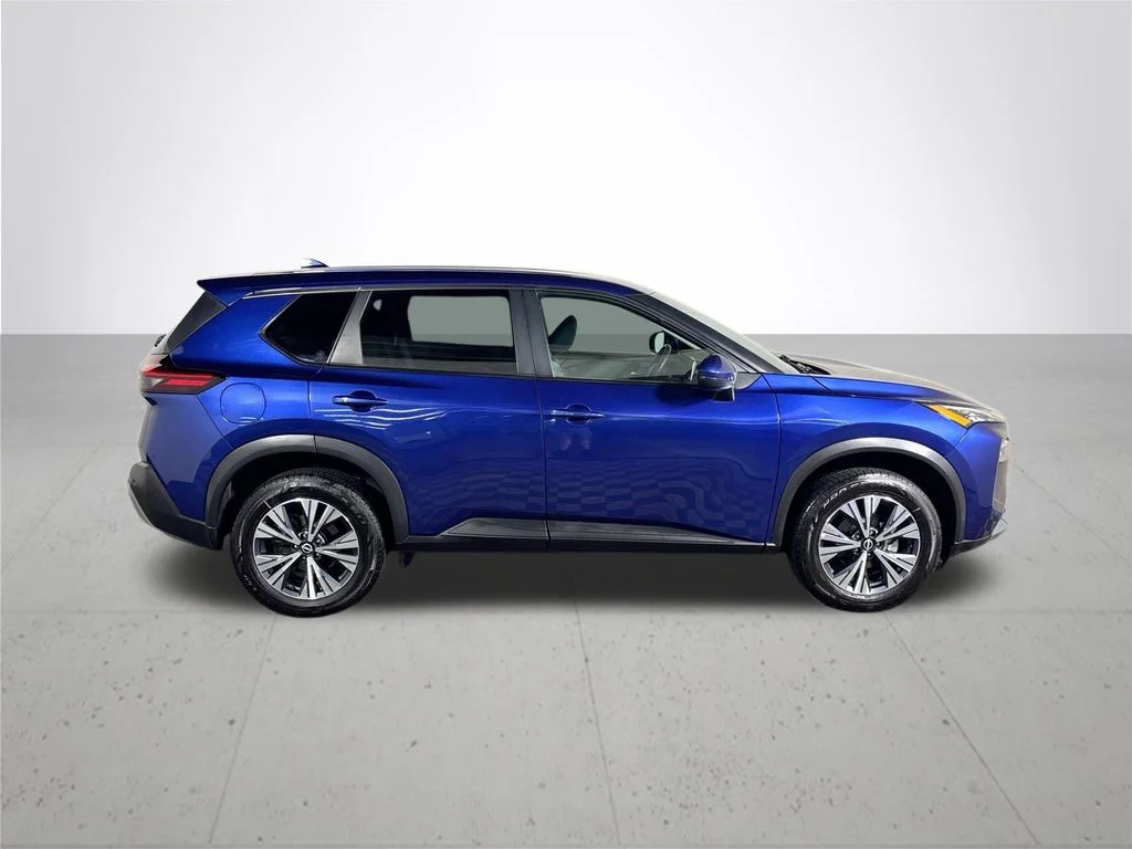 Used 2022 Blue Nissan SV image 5