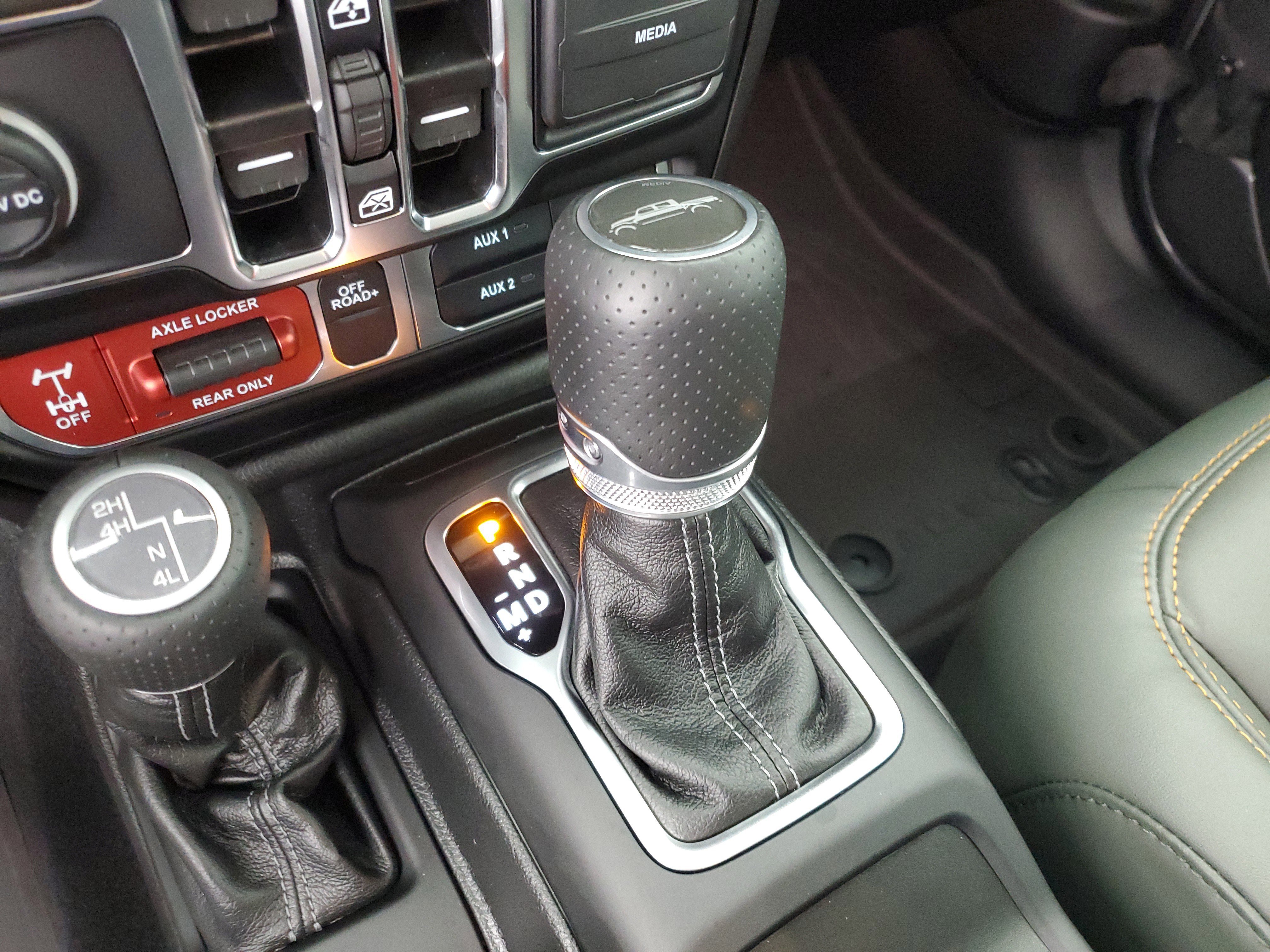 Used 2025 Granite Crystal Metallic Clearcoat Jeep Mojave image 28