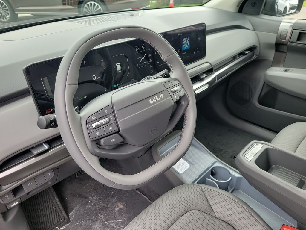 New 2027 Interstellar Gray Kia Wind image 22