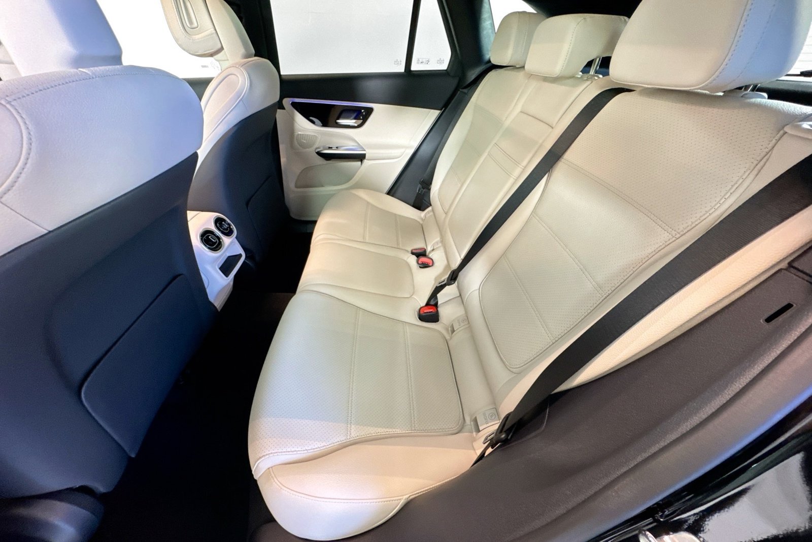 New 2026 Black Mercedes-Benz GLC 300 image 22
