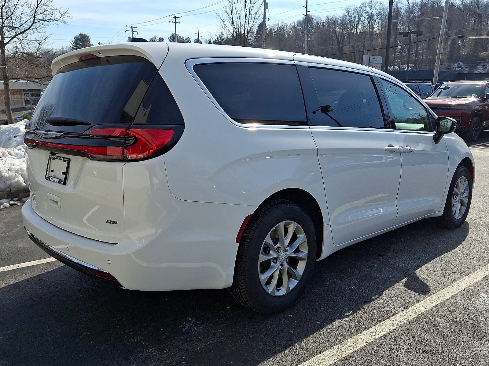 New 2026 Bright White Clear-Coat Exterior Paint Chrysler Select image 3