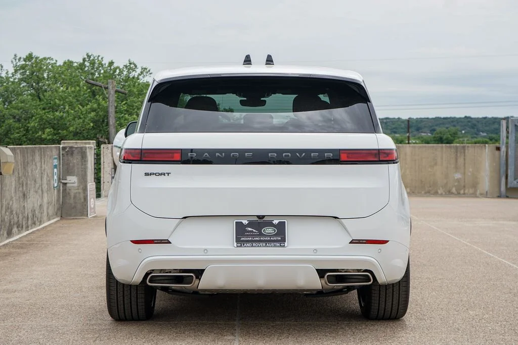 New 2026 White Land Rover Dynamic SE image 7