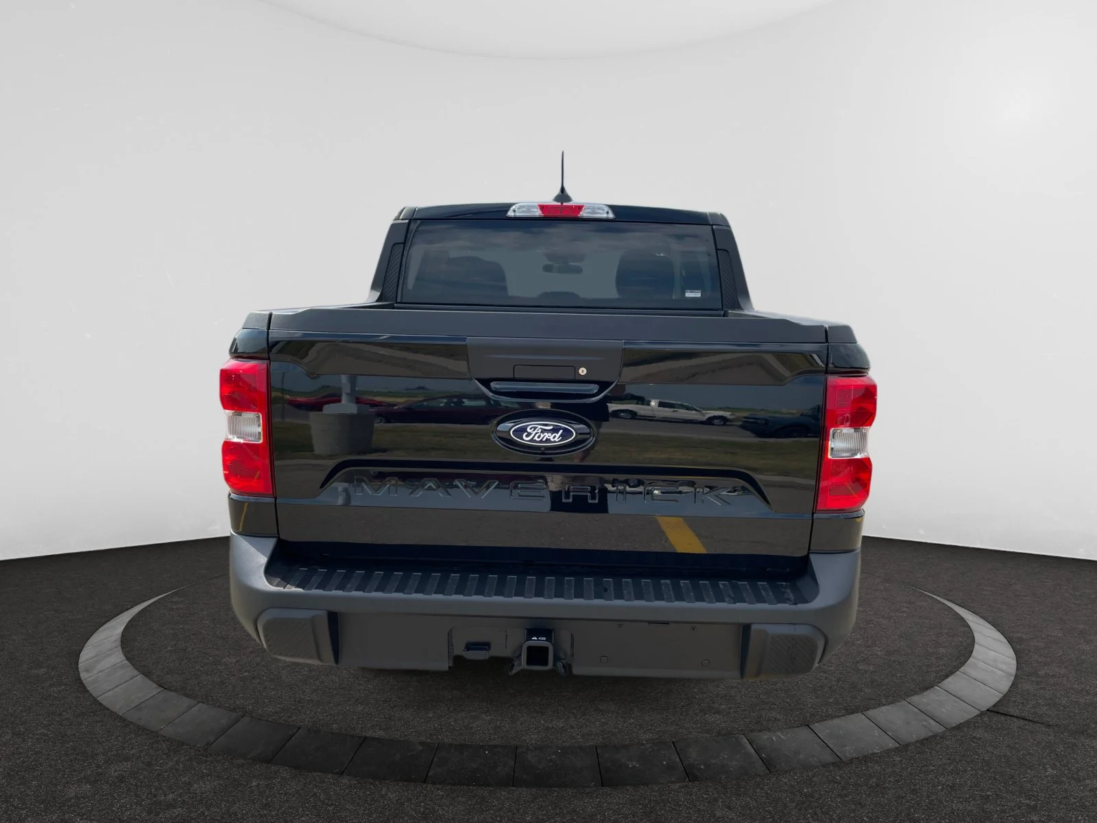 New 2026 Shadow Black Ford XLT image 4