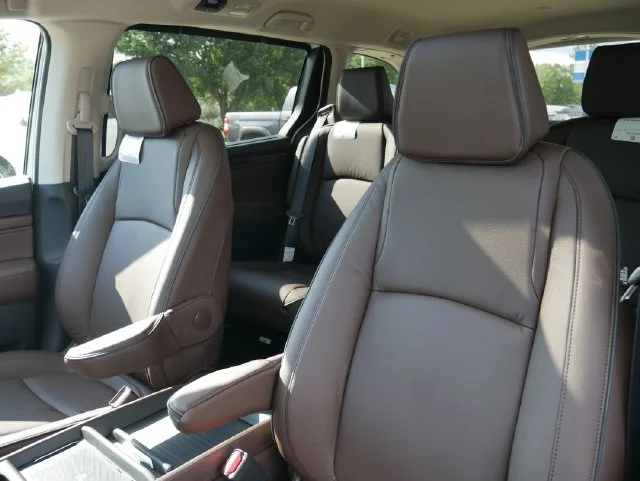 New 2027 Platinum White Pearl Honda Touring image 18