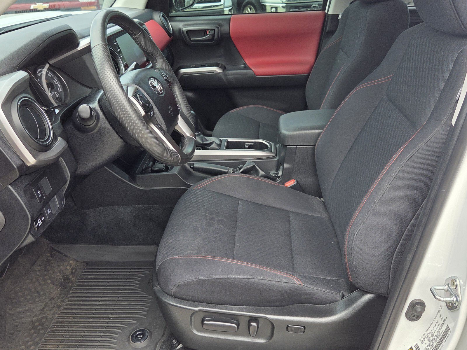 Used 2023 Ice Toyota SR5 image 3