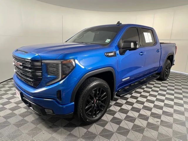 Used 2022 Blue Metallic GMC Elevation image 3