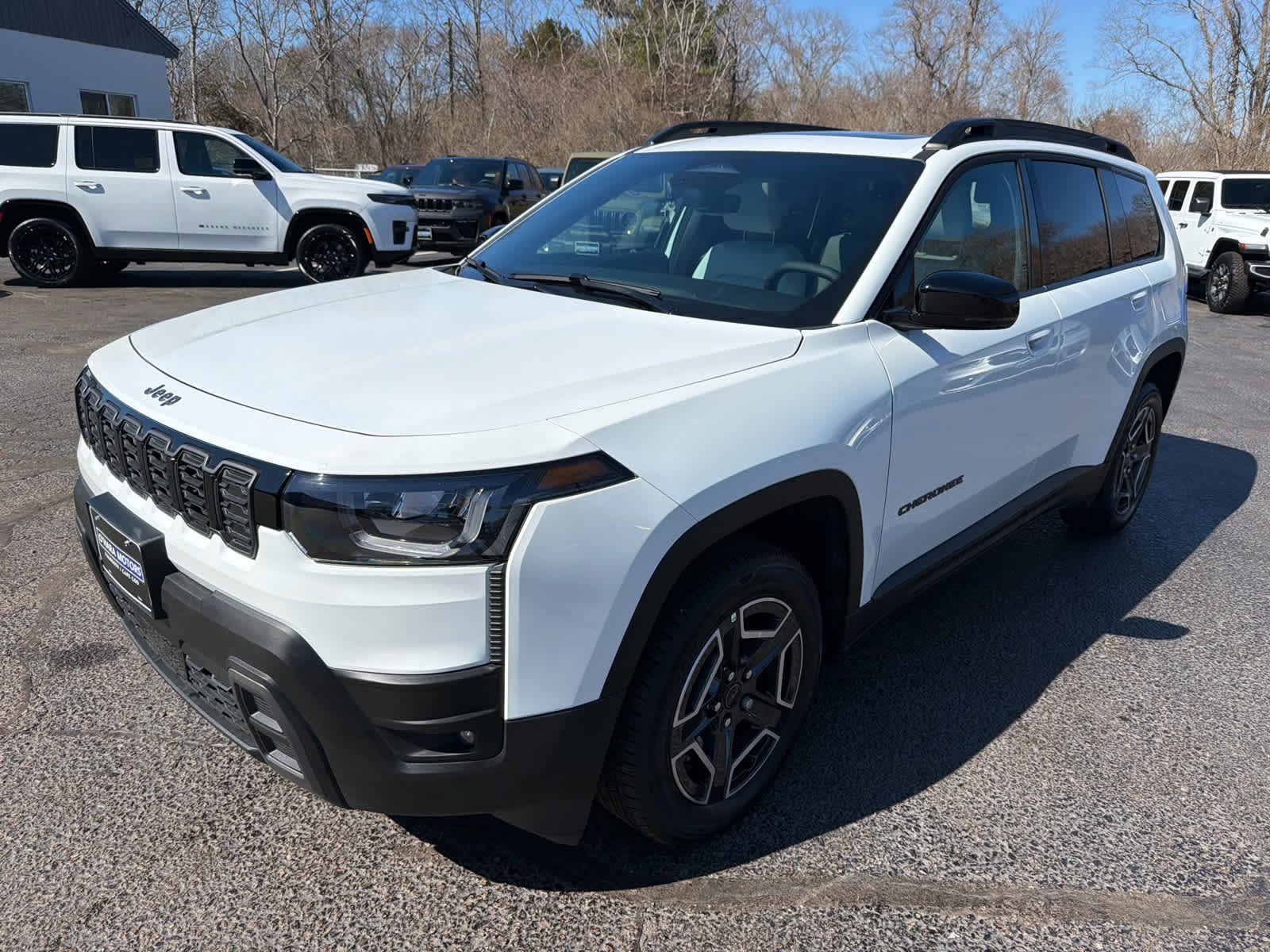 New 2026 Bright White Clear-Coat Exterior Paint Jeep Limited image 4