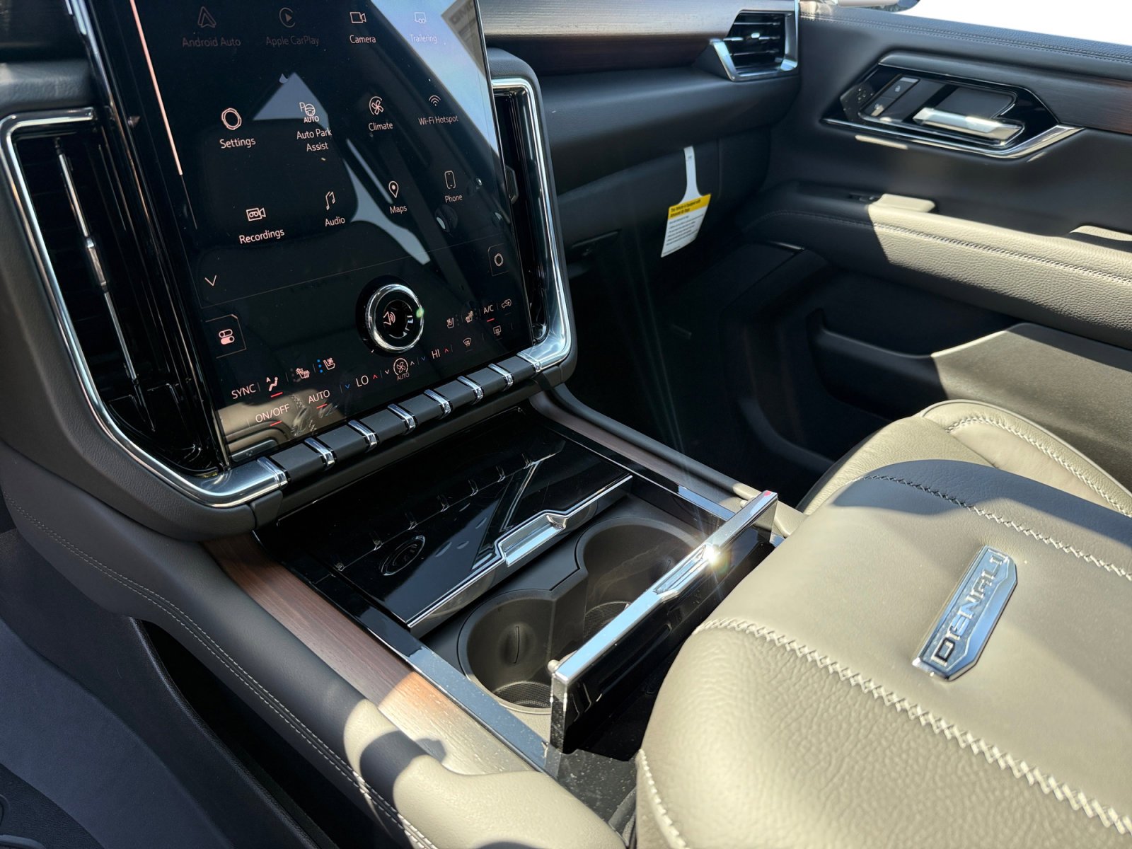 2026 GMC Yukon XL Denali - Photo 13