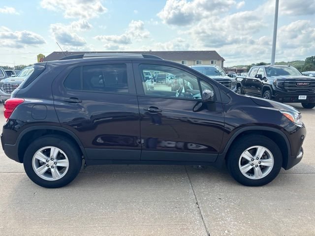 Used 2022 Chevrolet Trax LT with VIN KL7CJPSM5NB566148 for sale in Fort Madison, IA