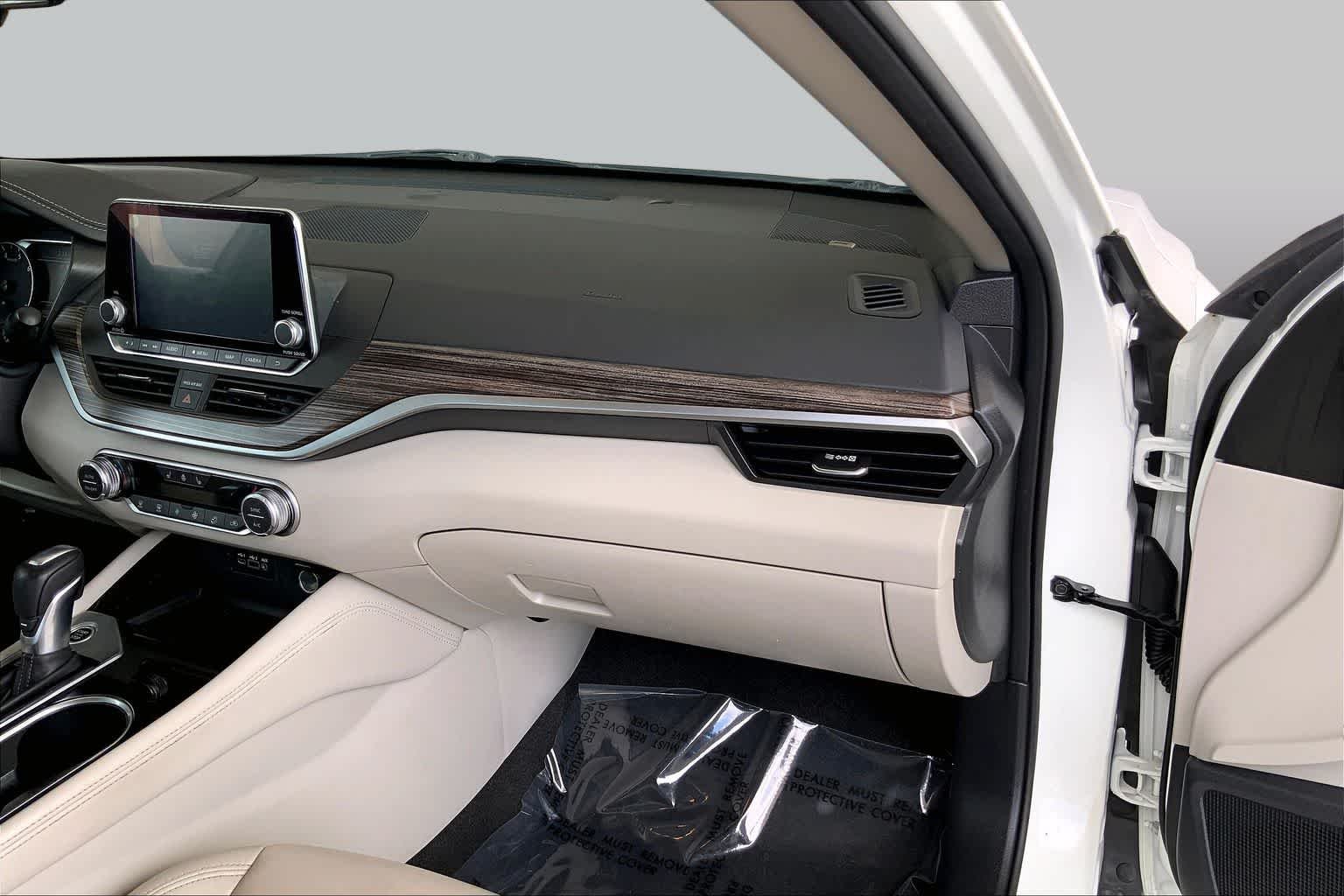 Used 2022 Pearl White Tricoat Nissan 2.5 SL image 19