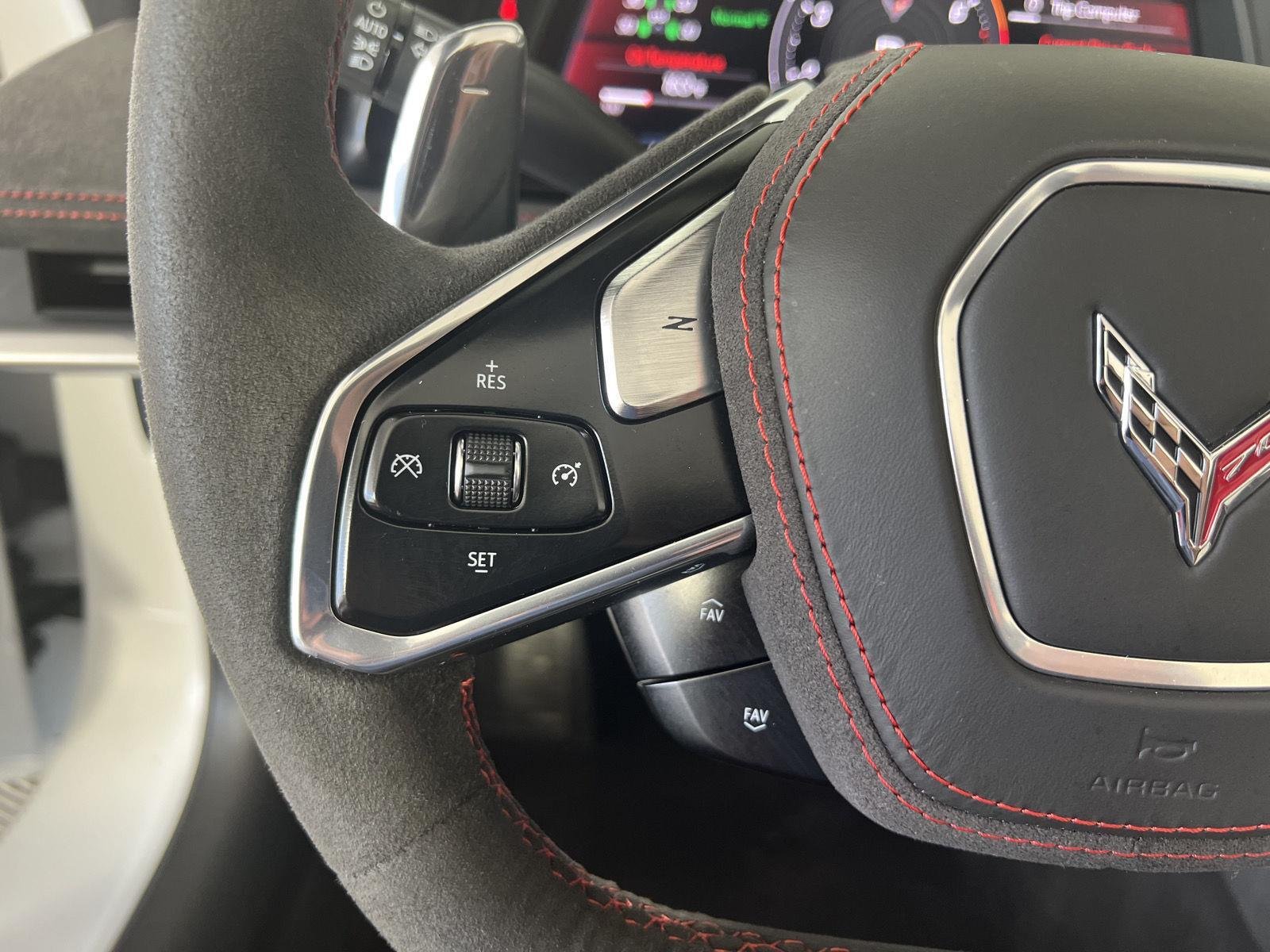 Used 2023 White Pearl Metallic Tricoat Chevrolet Stingray image 9