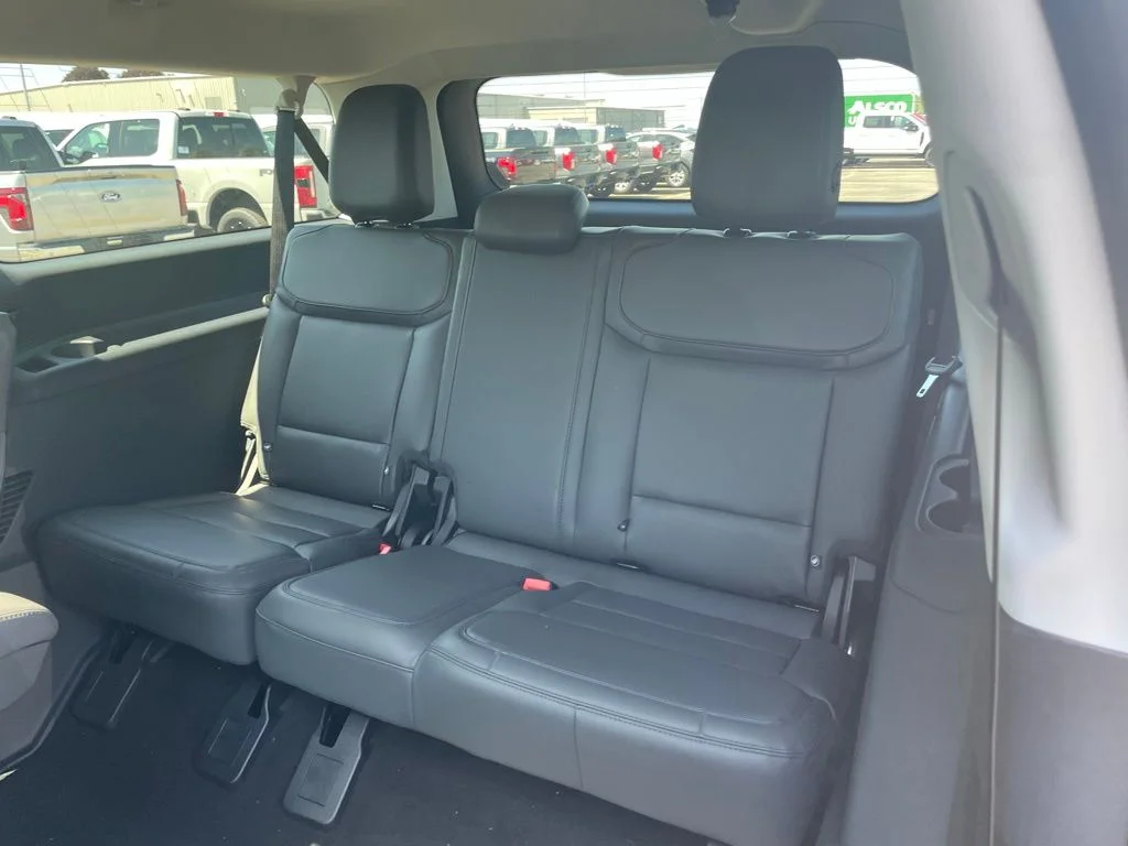 New 2026 Stone Blue Metallic Ford MAX Active image 35