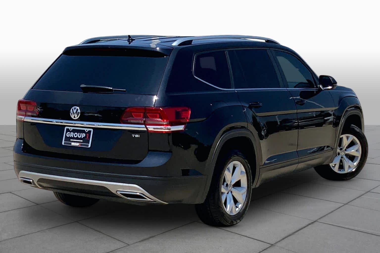 Used 2018 DEEP BLACK PEARL EFFECT Volkswagen 2.0T S image 12