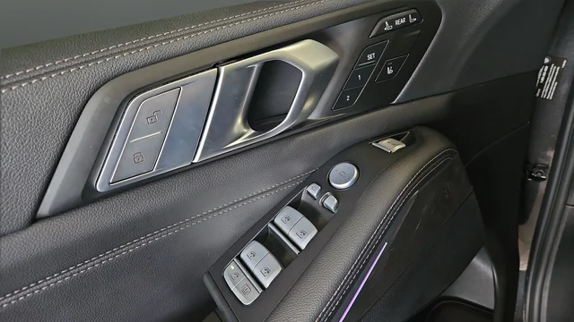 Used 2022 Dark Graphite BMW xDrive40i image 22