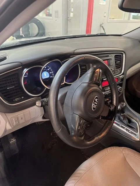 Used 2014 Bright Silver Kia EX image 10