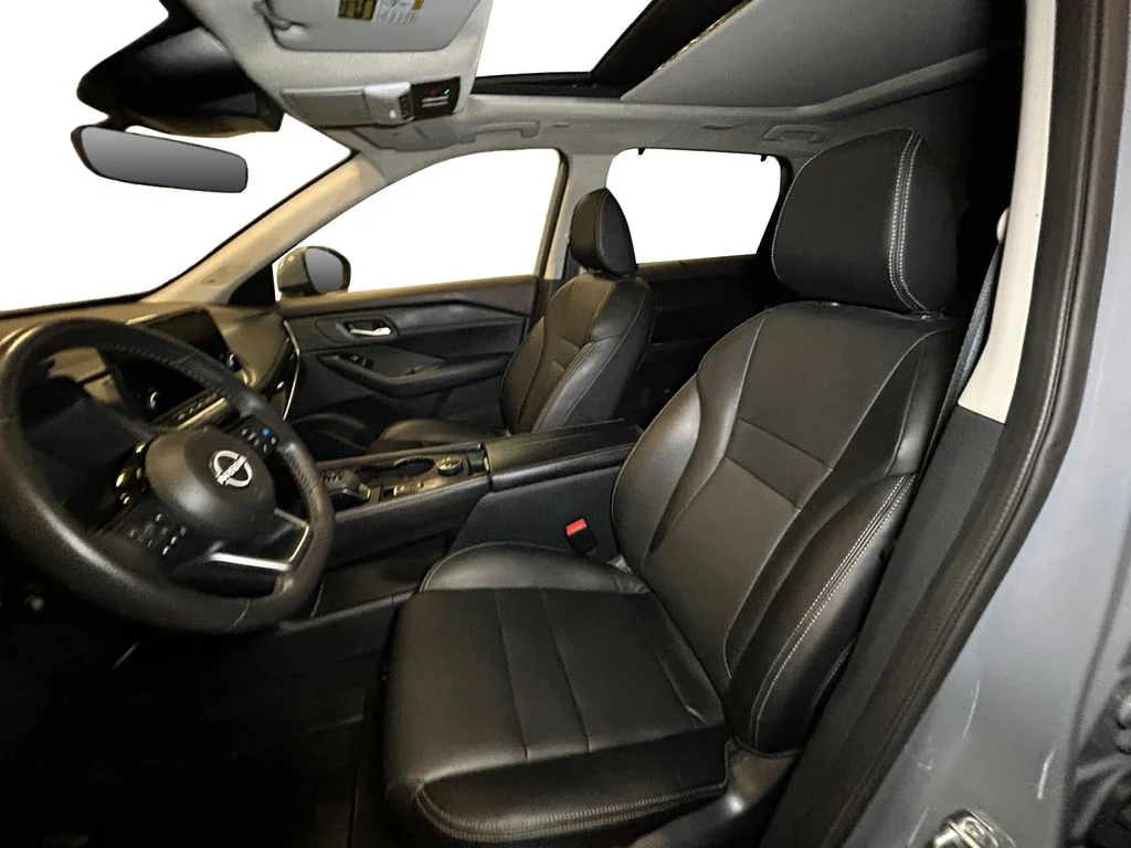 Used 2023 Boulder Gray Nissan SL image 10