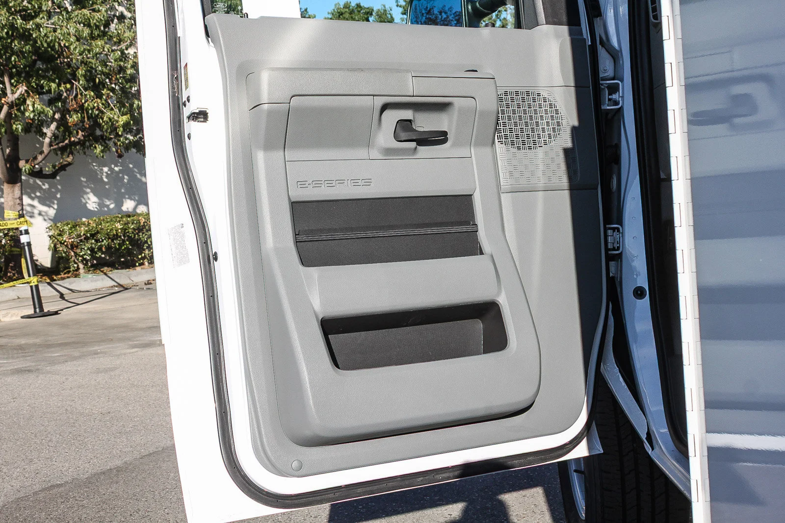 New 2026 Oxford White Ford E-350 SRW image 24
