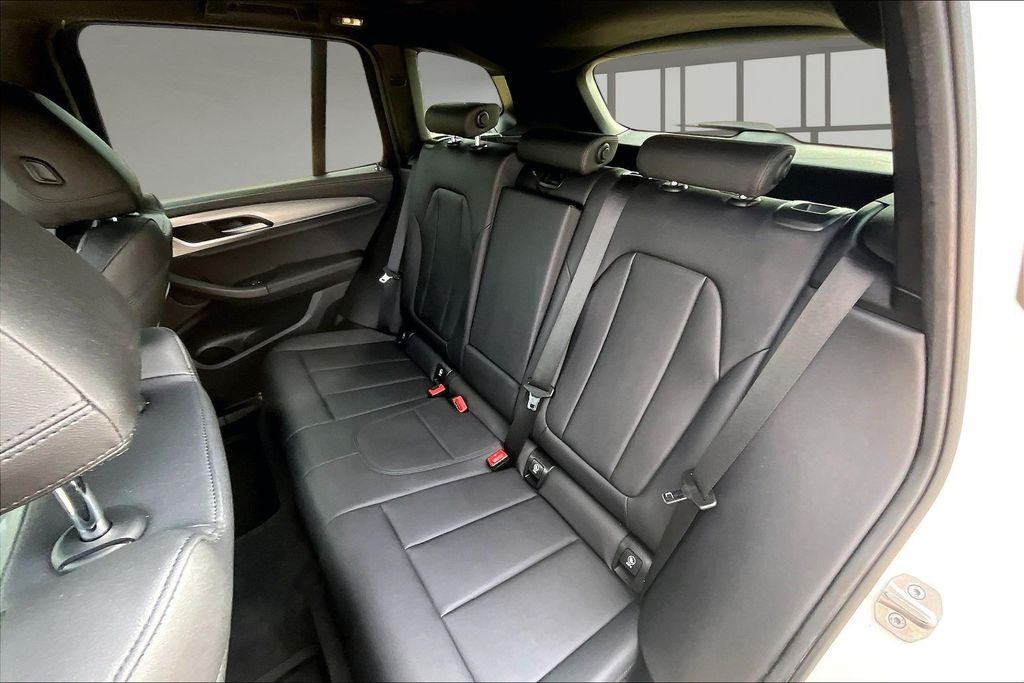 Used 2021 White BMW xDrive30i image 26