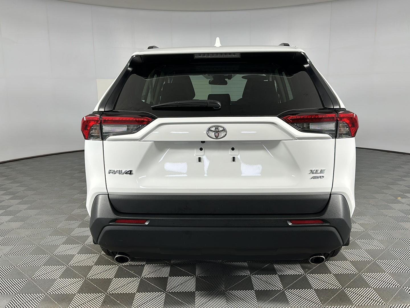 Used 2025 Ice Cap Toyota XLE image 22