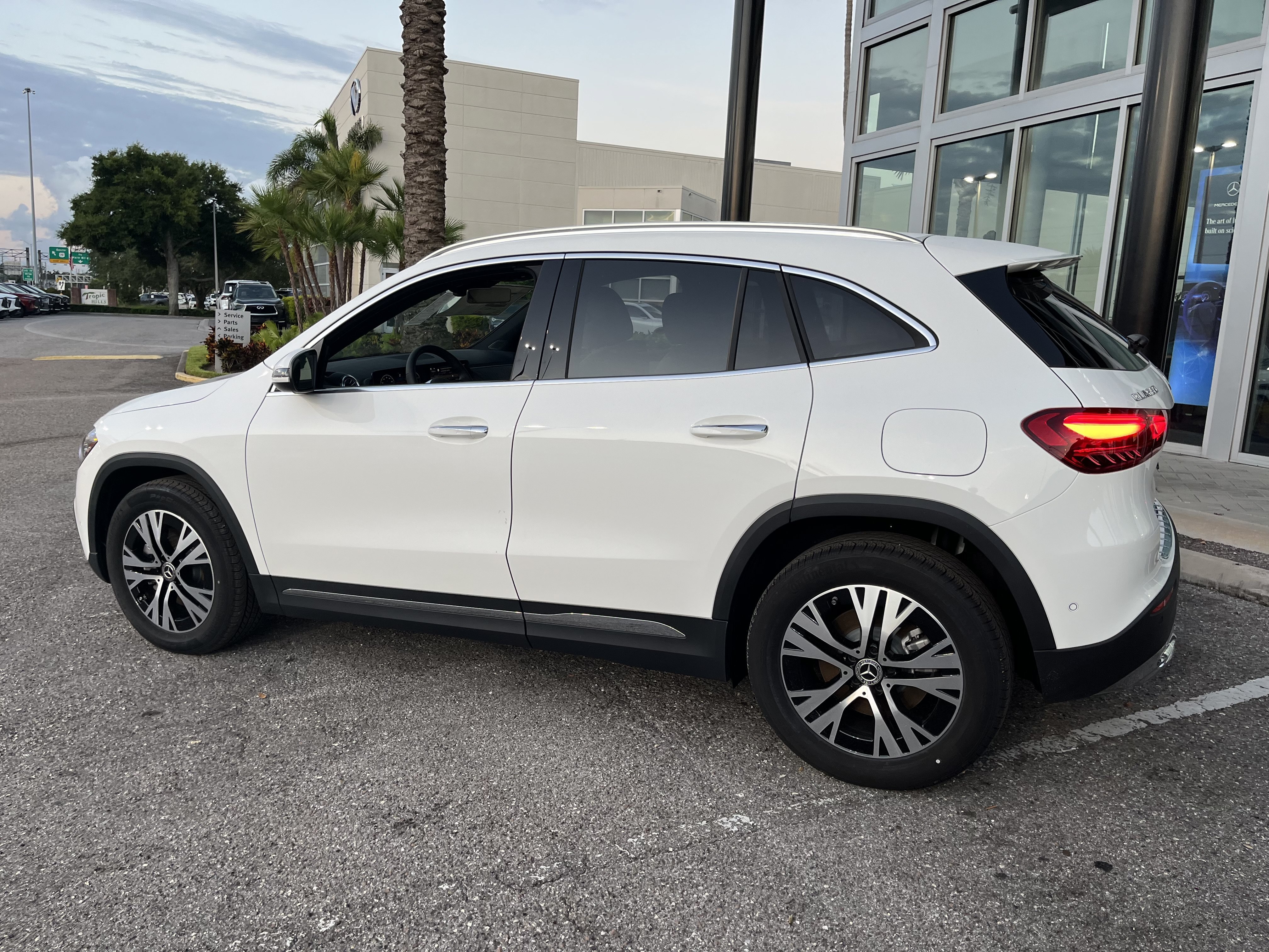 New 2026 Polar White Mercedes-Benz GLA 250 image 4