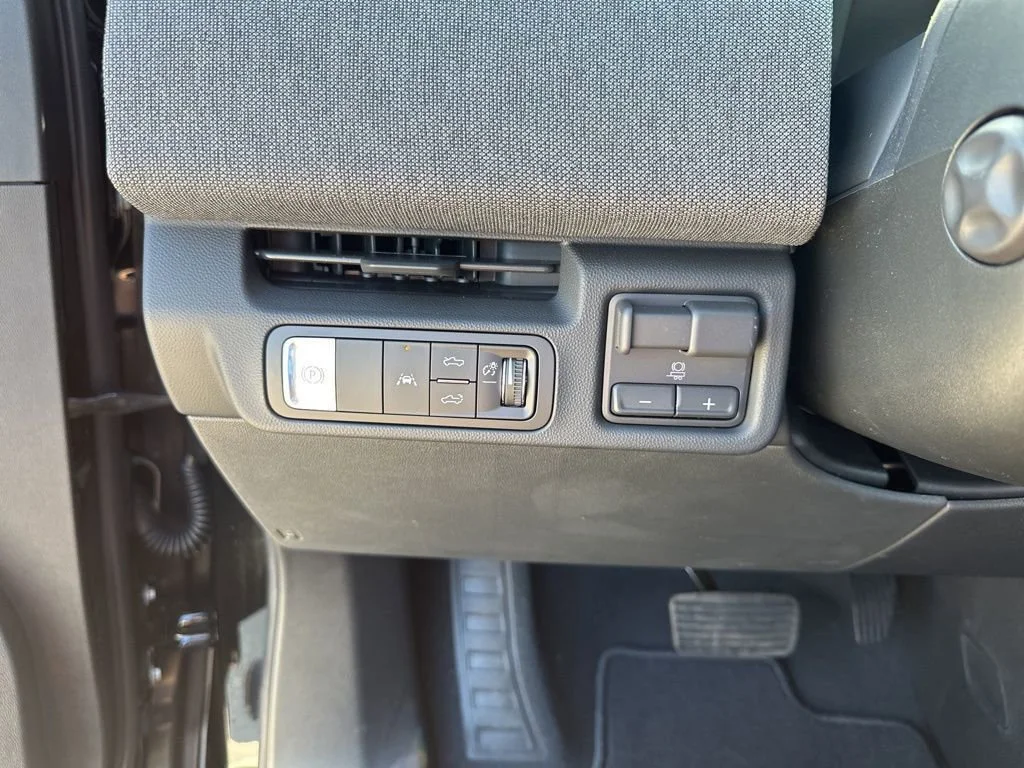New 2026 Onyx Black GMC Elevation Extended Range image 33