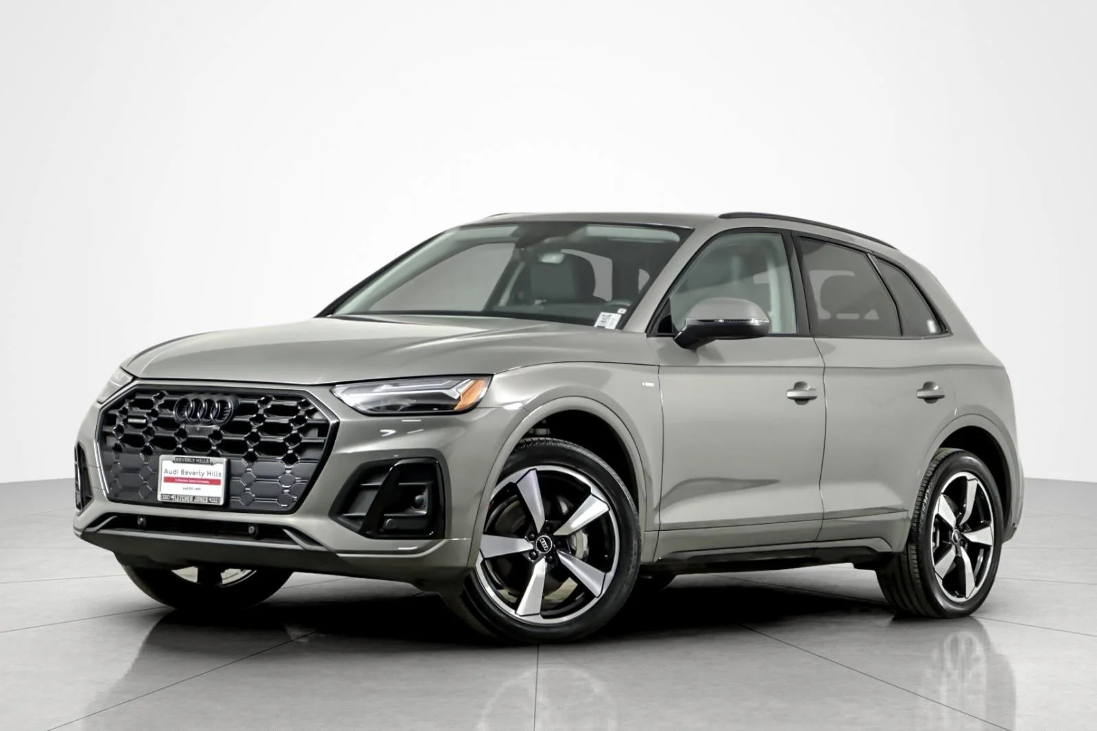 2023 Audi Q5 45 Premium Plus's photo