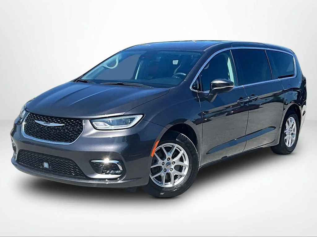 Used 2023 Gray Chrysler Touring L image 2