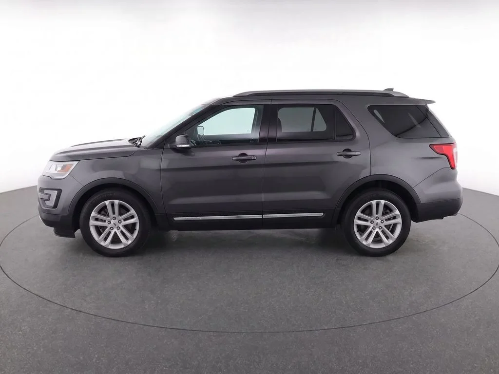 Used 2017 Gray Ford XLT image 7