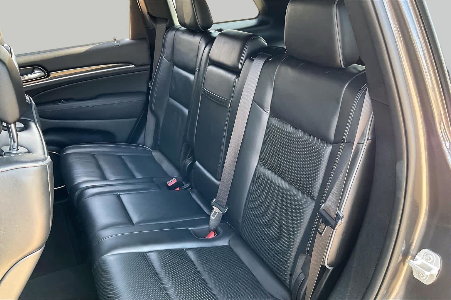 Used 2020 Granite Crystal Metallic Clearcoat Jeep Overland image 19