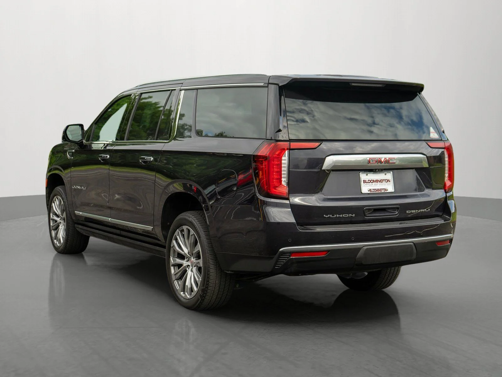 Used 2023 Titanium Rush Metallic GMC Denali image 5