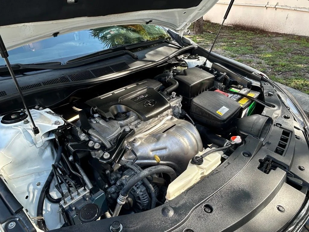 Used 2016 White Toyota LE image 27