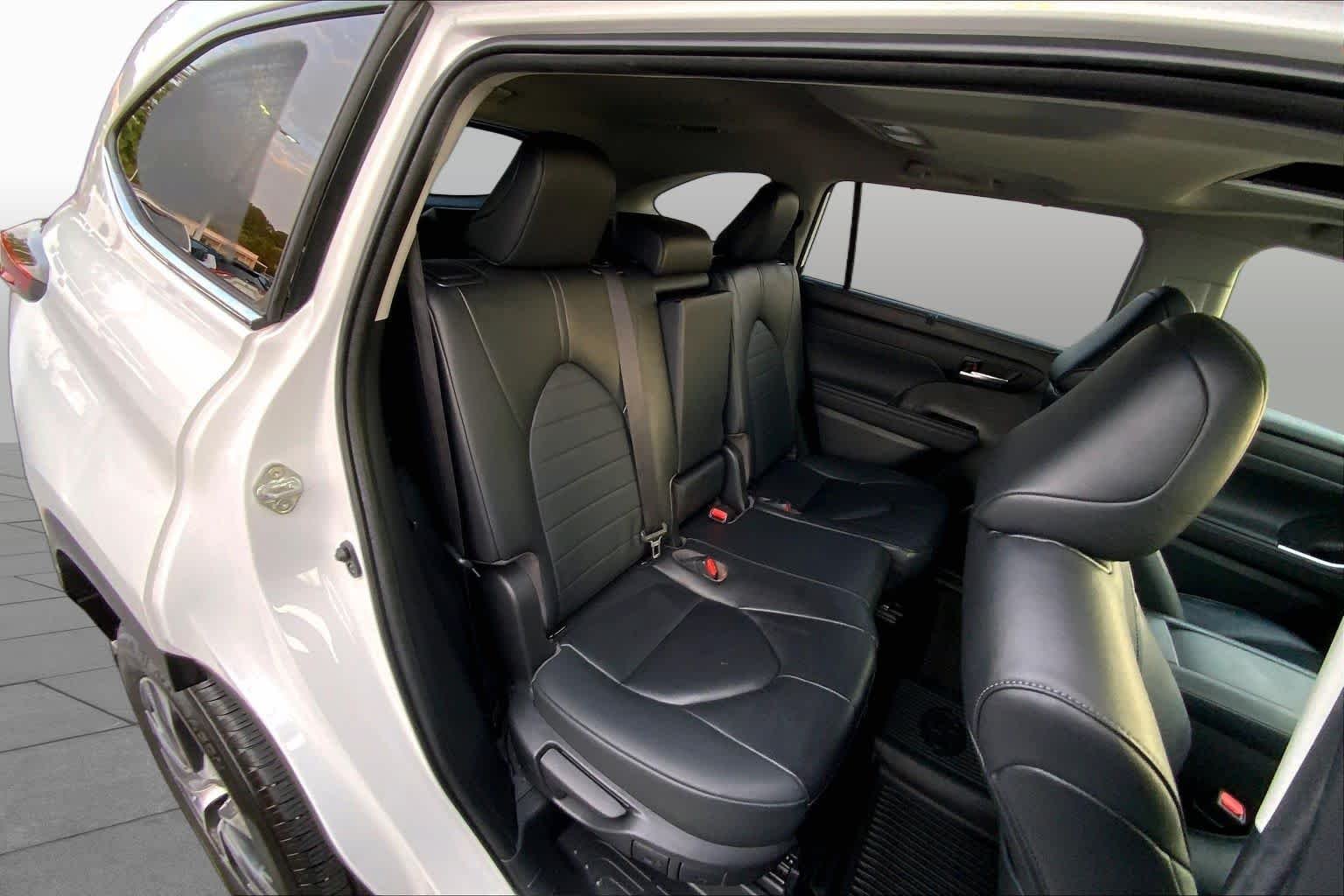 Used 2023 Wind Chill Pearl Toyota XLE image 19