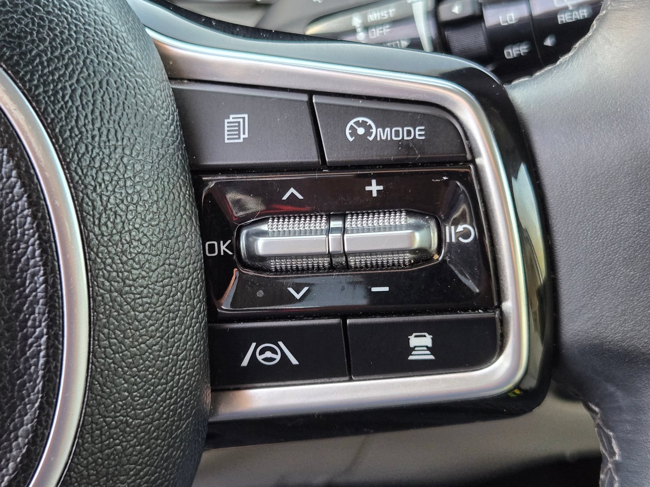 Used 2023 Glacial White Pearl Kia SX image 28
