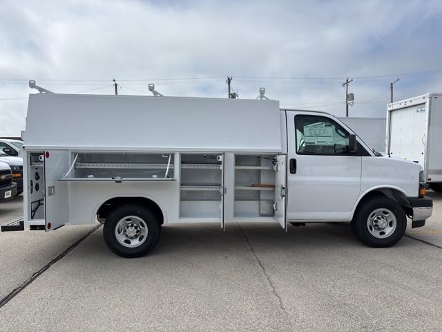 New 2025 Summit White Chevrolet 1WT image 5
