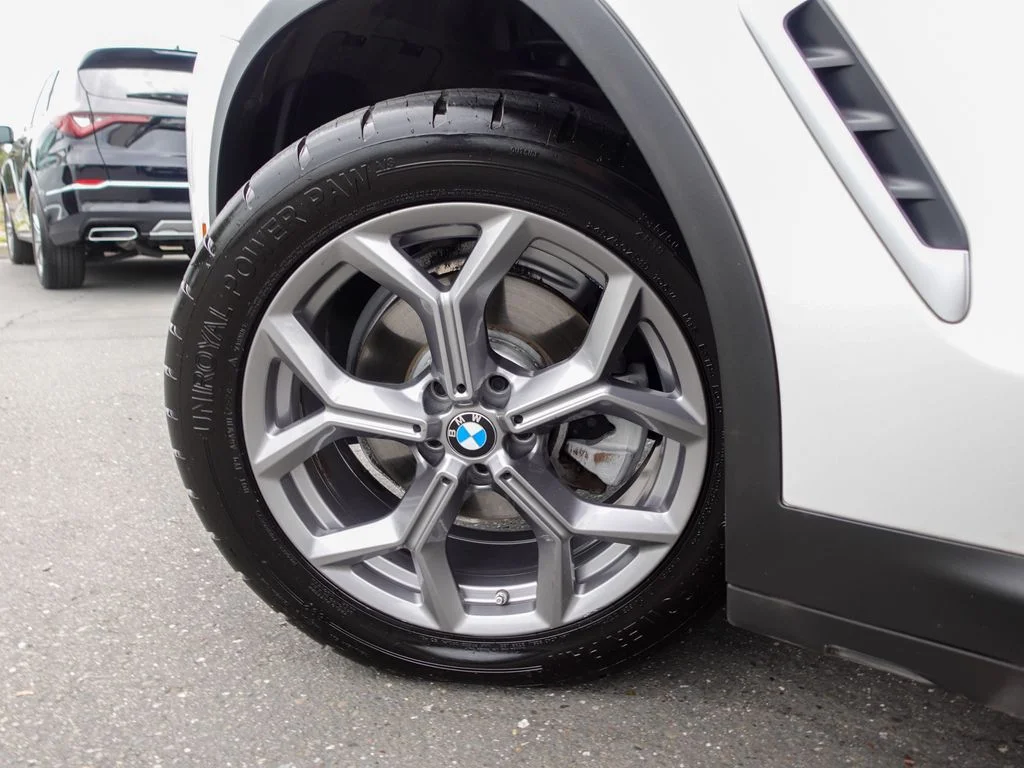 Used 2023 White Metallic BMW sDrive30i image 10