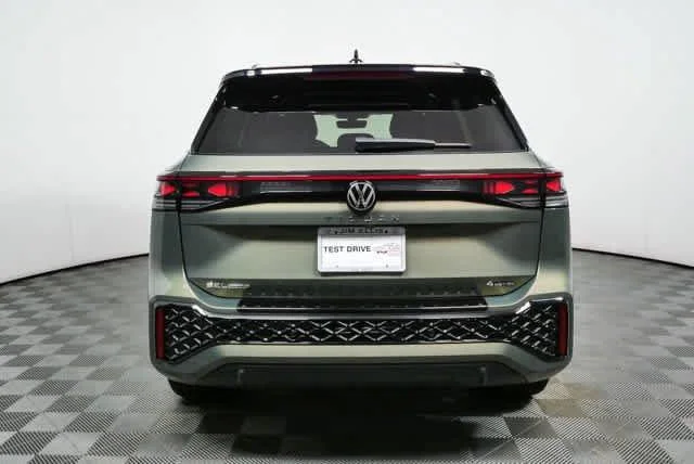 New 2026 Avocado Green w/Deep Black Roof Volkswagen SEL R-Line Turbo image 25