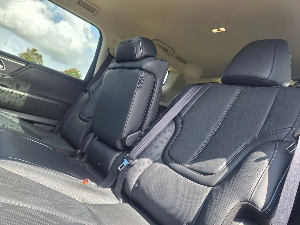 Used 2025 Black INFINITI SENSORY image 25