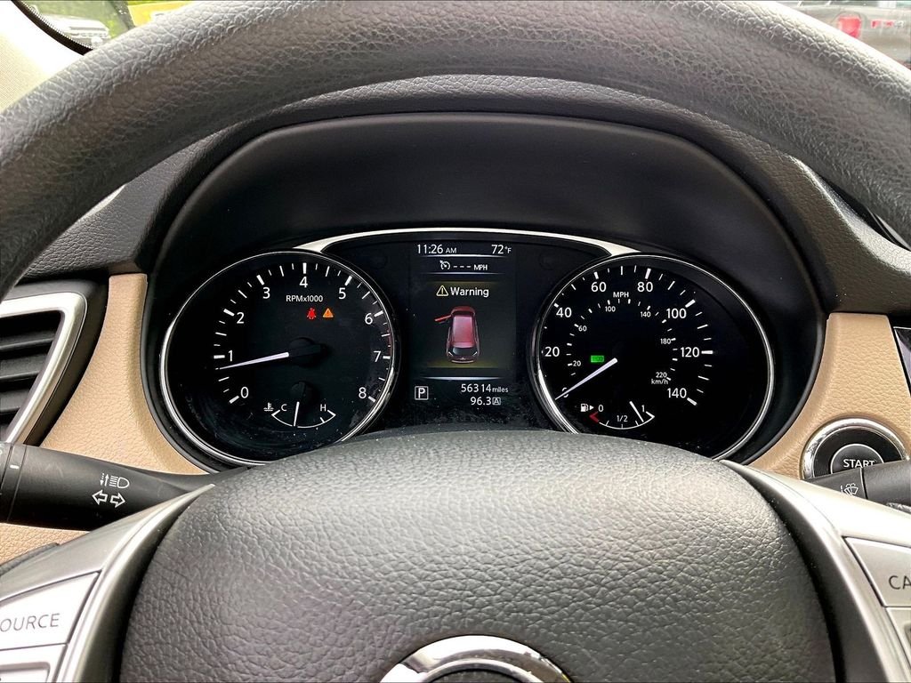 Used 2016 Cayenne Red Nissan SV image 25