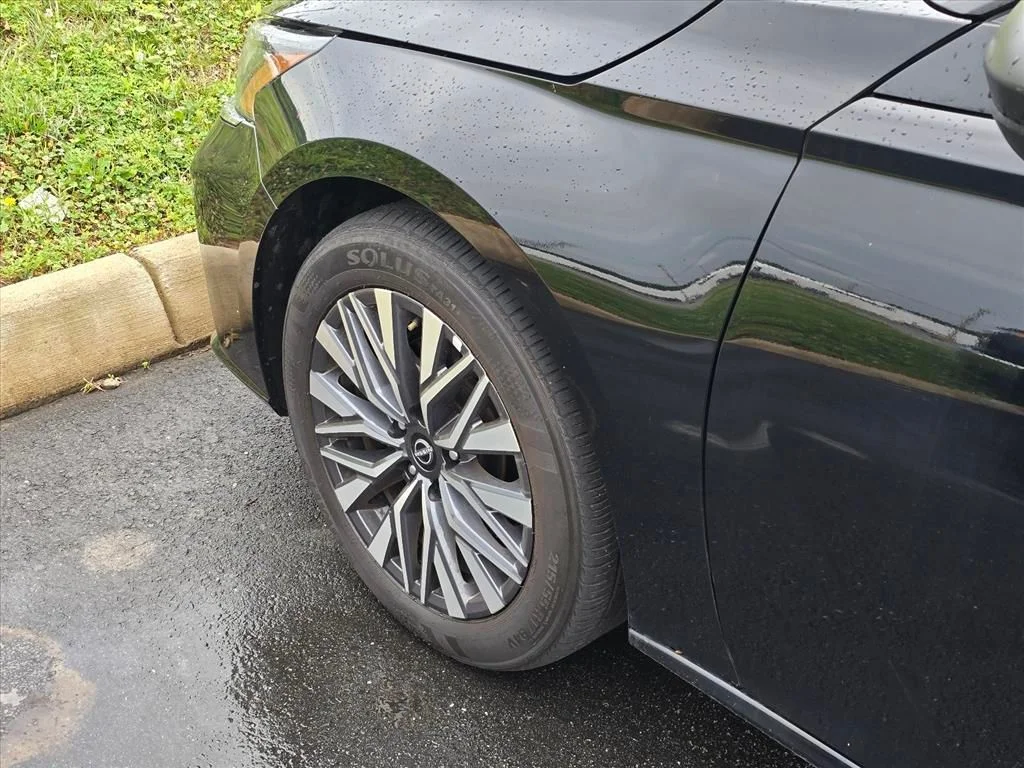 Used 2025 Black Nissan 2.5 SV image 20