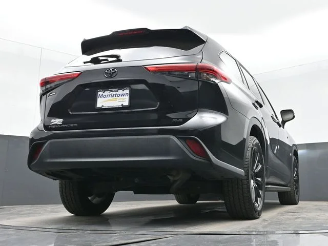 Used 2021 Black Toyota XLE image 39