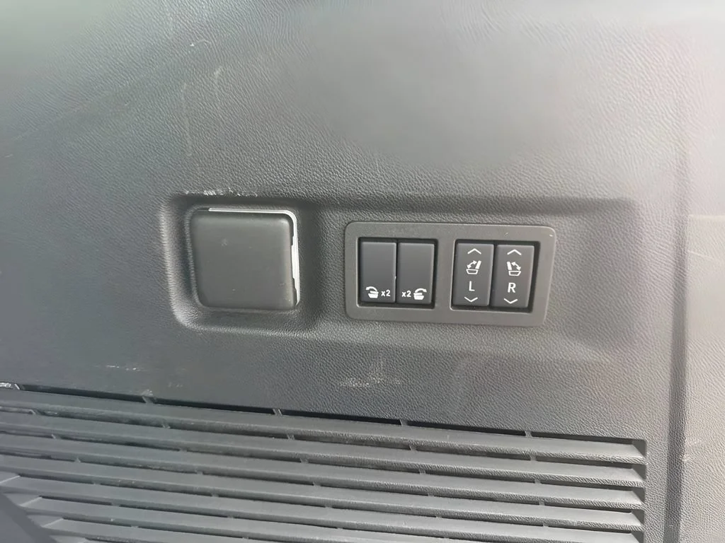 Used 2025 Sterling Metallic GMC Denali image 34