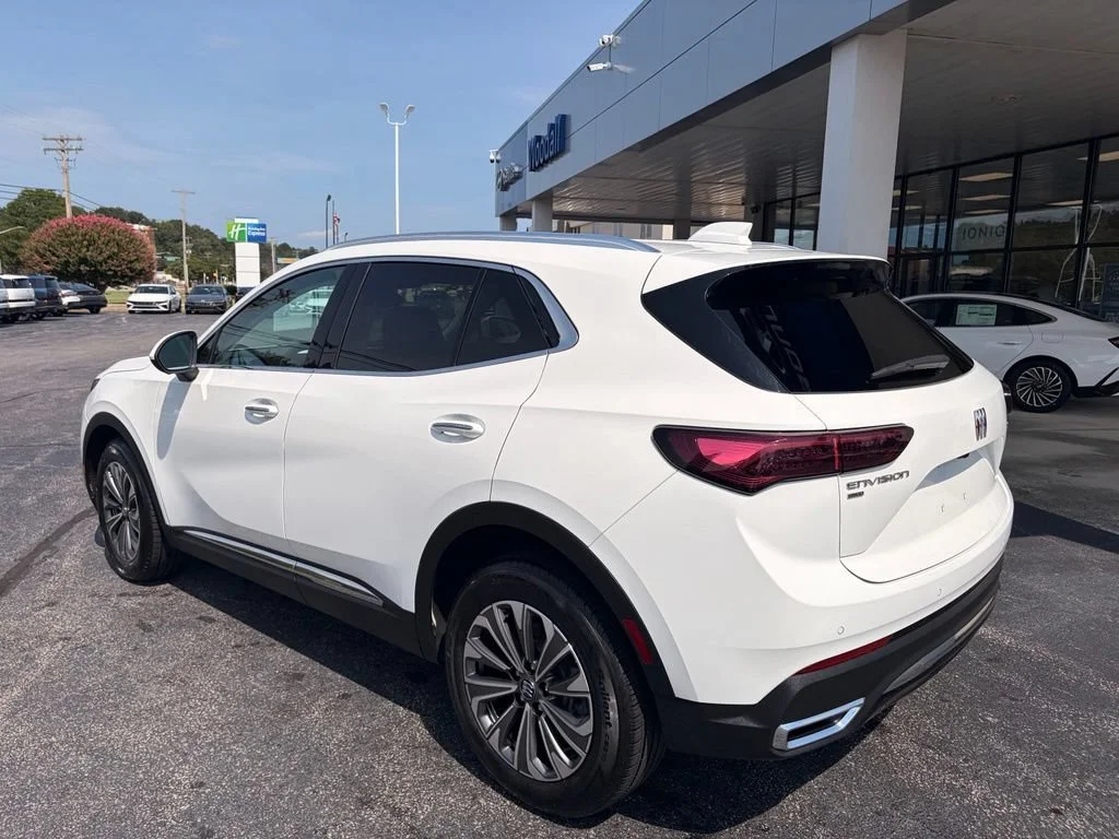 Used 2024 Summit White Buick Preferred image 8